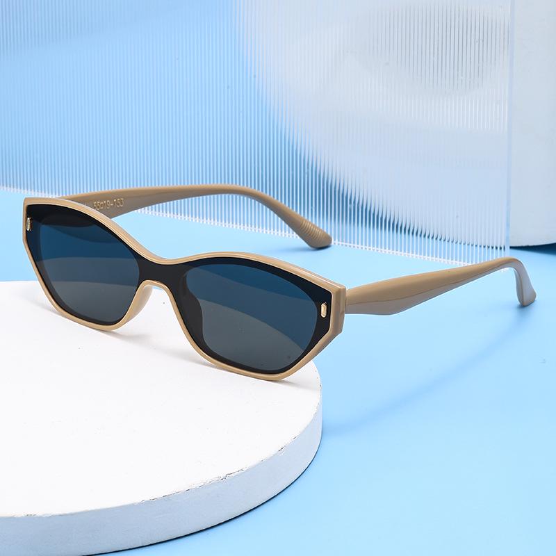 European Retro Cat Eye Narrow Frame Rivet Sunglasses for Outdoor Sun Protection