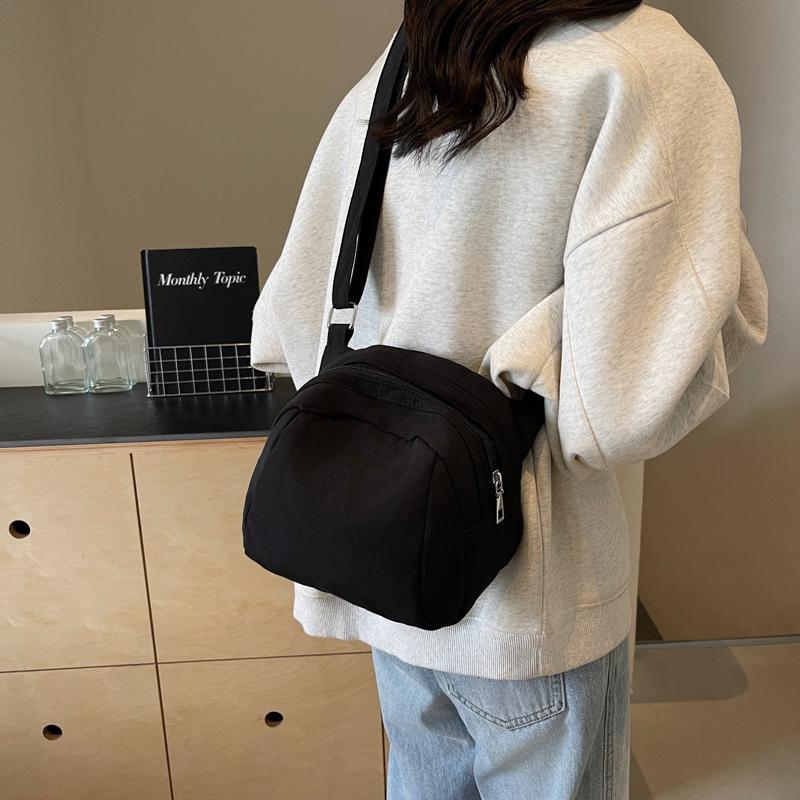 

Повседневная сумка через плечо, маленькая, свежая, студенческая, простая, однотонная, новая женская модная маленькая сумка 22*11*18 чёрный