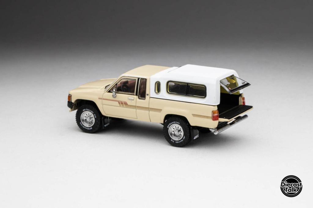 FREESTYLE GCD Scale Toyota Hilux SR5 Xtracab 1985 Beige with DiecastTalk Custom Complete Model 1/64 Accessories, Order, DTG0020-BEI
