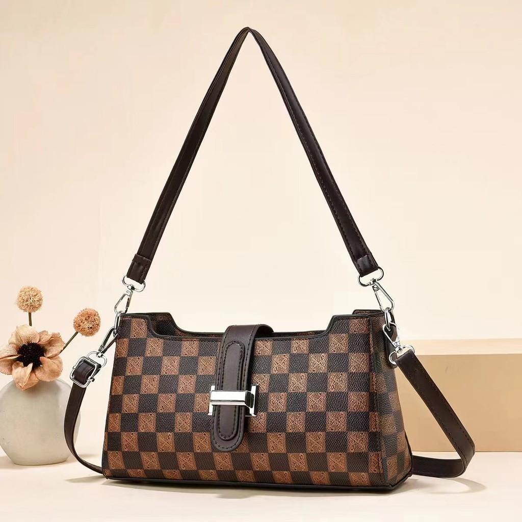 Stylish Black Pu Shoulder Bag For Women With Spacious Design And Trendy Check Pattern коричневый
