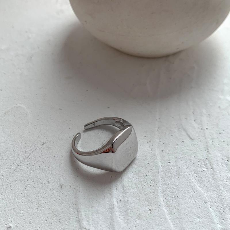 Trendy Retro Square Ring: Exaggerated Minimalist Design for Women, Copper Plated with Real Gold