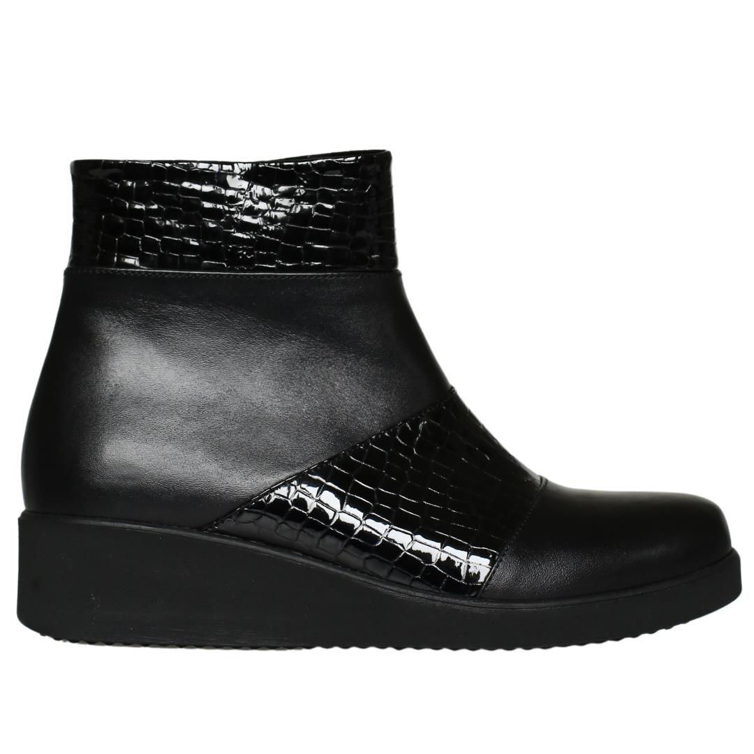 

Женские сапоги из натуральной кожи на танкетке 37