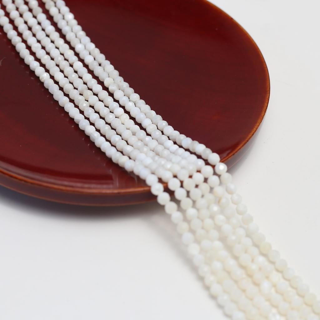 Přírodní sladkovodní mušlové korálky Bílé fasetované korálky 2-4mm Pro výrobu šperků DIY Náhrdelník Náramek Náušnice Doplněk Délka 38cm