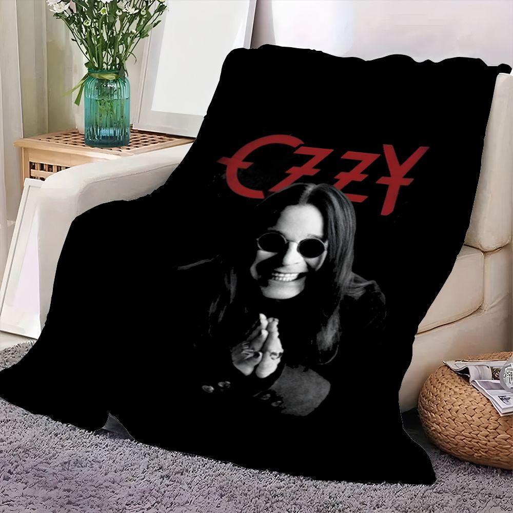 OZZY Rock Star Inspiriertes Schwarz-Weiß-Porträt-Kuscheldecke - Dramatisches Design mit langhaariger Figur und runder Sonnenbrille