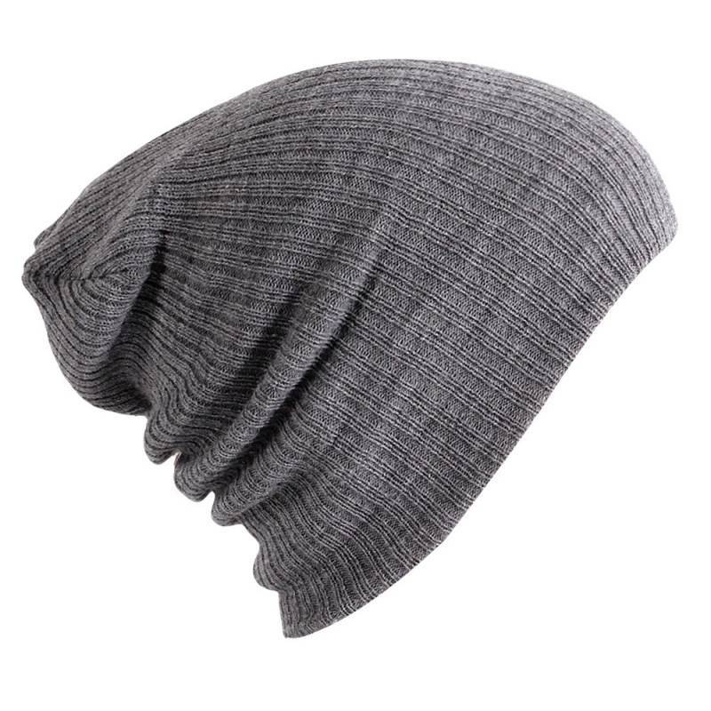 Gestrickte Mütze Mit Stickerei Für Winterliche Wärme Und Stil