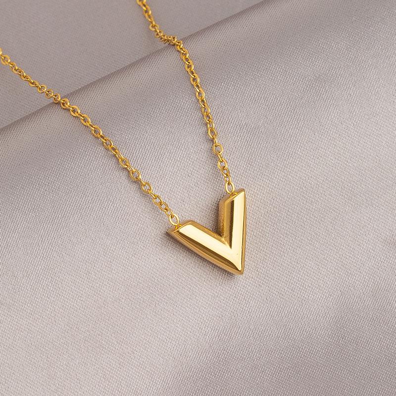 Women's Light Luxury Gold Titanium Steel Necklace - Non-fading, Versatile, High-end Fashion Clavicle Chain Choker.