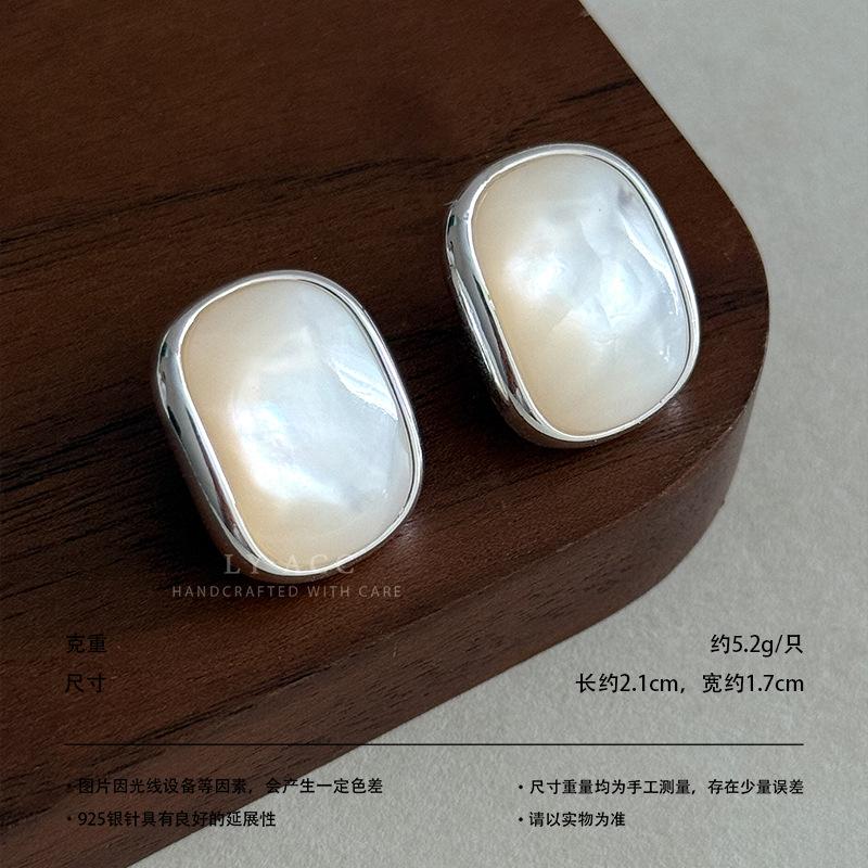 Fashion Natural Fritillary Rounded Square Stud Earrings Light Luxury Retro Exquisite Earrings High Sense Commuter Simple Earrings Women