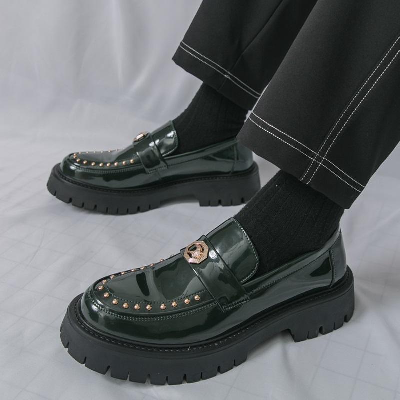 Módní Designér Nové Zelené Černé Mokasíny s Nýty pro Muže Ploché Pánské Chodící Boty Zvyšující Výšku Business Mokasíny