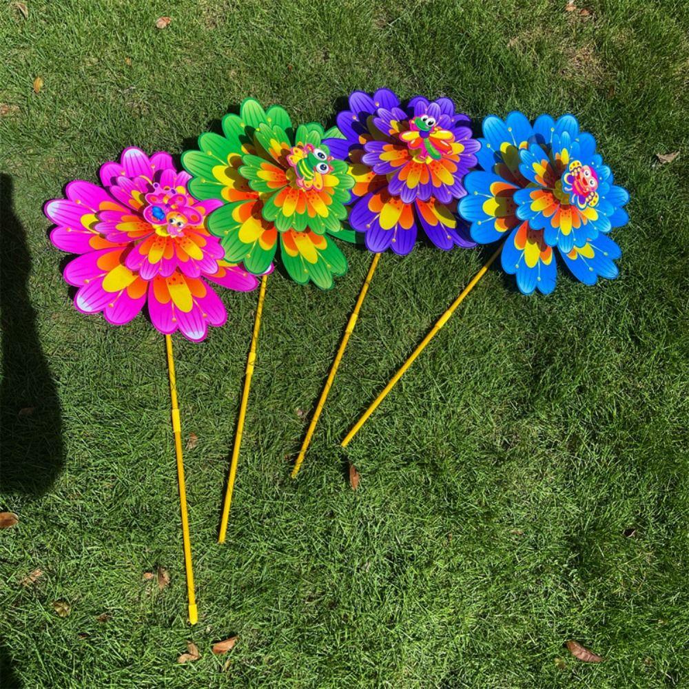 Cartoon Zes Bladige Bloem Grote Windmolen Staande Gazon Bloem Windmolen Buitenfeest Picknick Decoratie