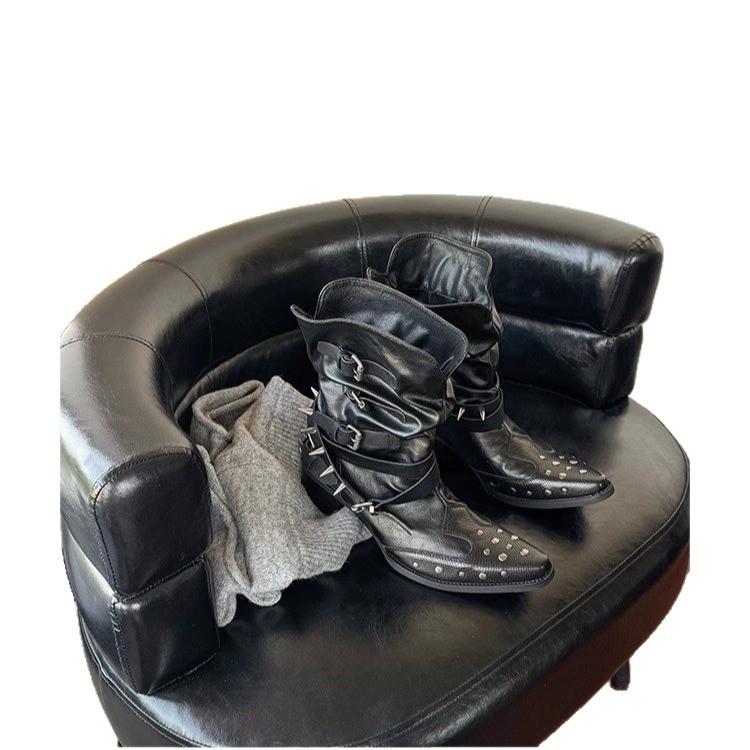 Black pleated western cowboy short boots women's 2025 new spring and autumn single boots V-mouth rivets pointed thick heel Martin boots