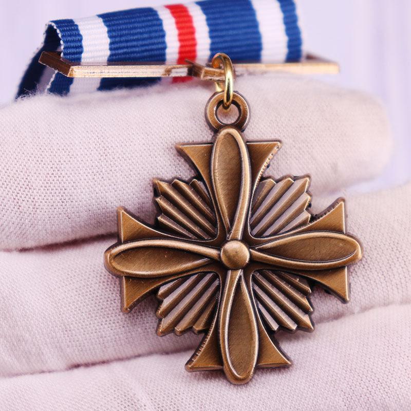 

Металлическая медаль «Крест высшей чести» Медаль ВВС России Медаль «Винтовой крест ВМФ» представляет собой сочетание синего, белого и красного цветов. Vintage Cross Metal Medal