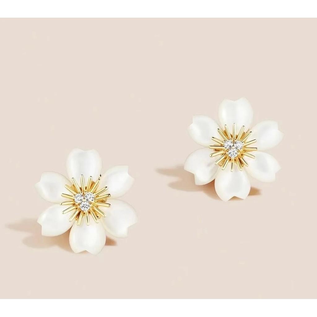 Flower Earrings Lucky Grass Asian Gold Material Original Logo Electroplating 18K Non-allergenic Material for Daily Wear and Birthday Parties