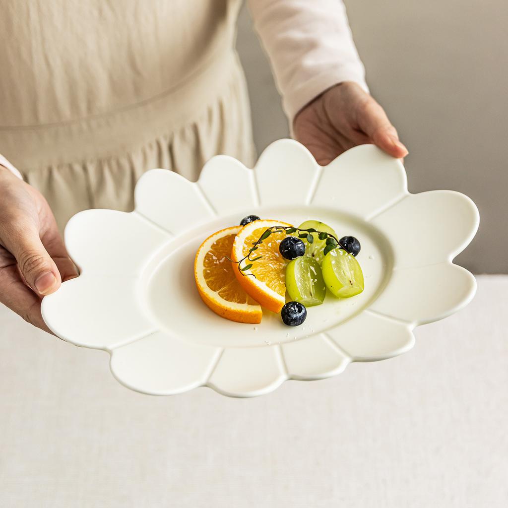 Minimalist Style Flower Ceramic Plate Fish Plate Creative Western Food Plate Fruit Salad Plate Vegetable Plate Tableware Plate