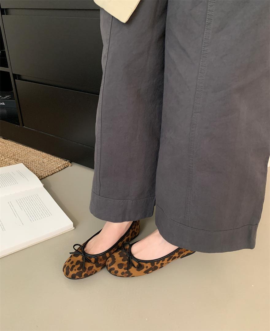 

2025 new round head flat bottom soft and comfortable Doudou women s shoes casual versatile bow shallow mouth grandma single shoes women 39 леопардовый