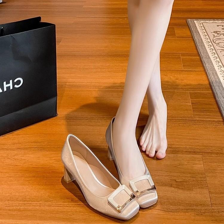 

2025 satin high heels engagement autumn and winter temperament high-end thick heel banquet mother shoes soft sole single shoes 34
