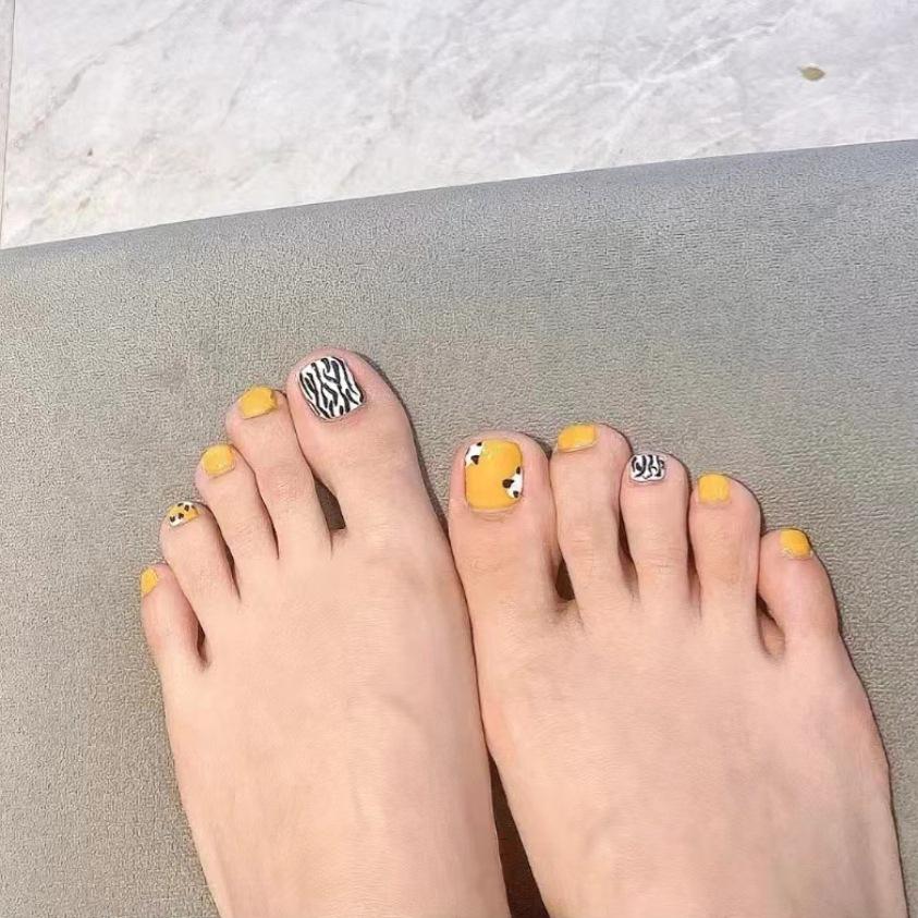 

J41-Pinellia Summer Zebra Yellow Toenail Pedicure Stickers