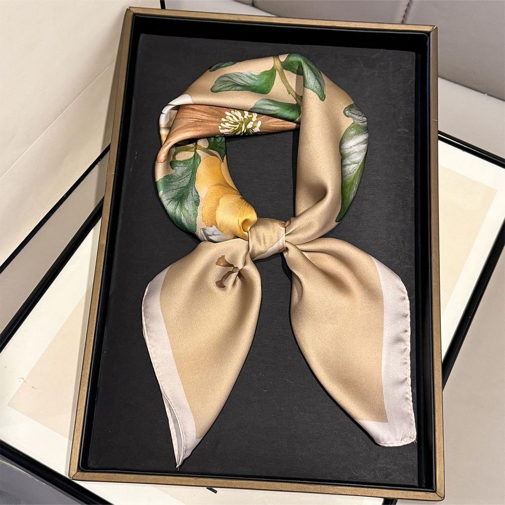 Spring new Mori flower silk scarf women's fresh oxygen versatile square scarf daily commuter decorative scarf