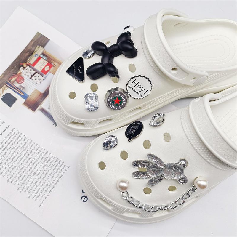 Passform Lochschuhe dekorative Schnalle DIY Ballonhund transparenter Bär Strass-Accessoires abnehmbare Perlenkette Schuhschnalle