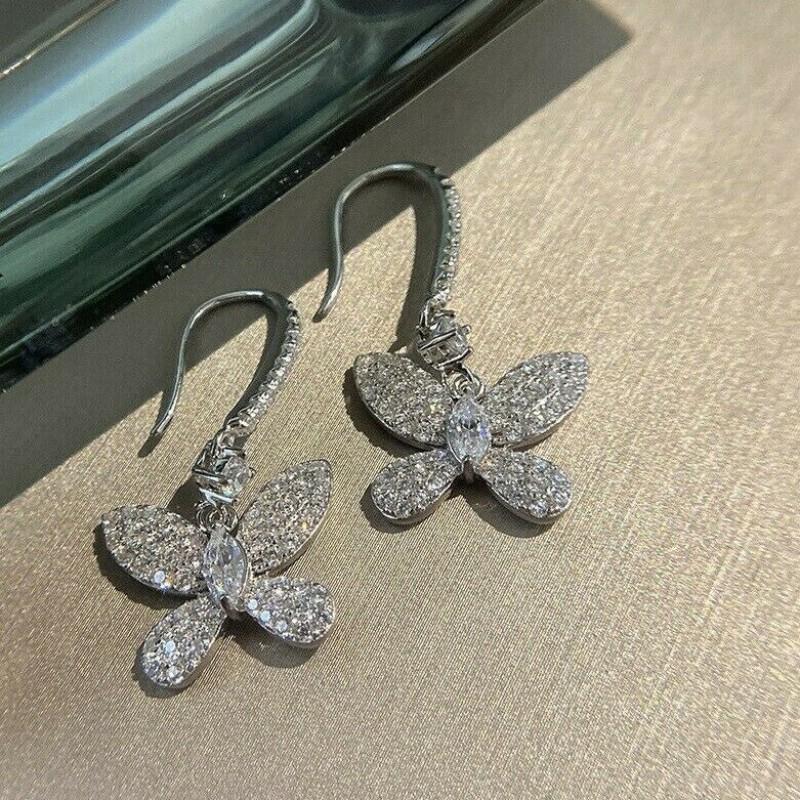 Pendientes colgantes Huitan de moda con mariposa y circonita cúbica para mujer, exquisitos accesorios para orejas de niña, color plateado, joyería llamativa