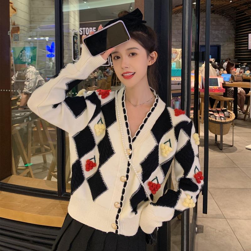 

Small rhombus color matching sweater women s loose outer wear gentle wind knitted cardigan jacket autumn and winter new fashion average size