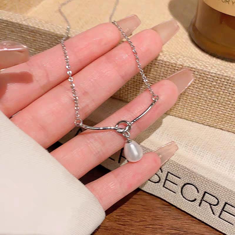 S925 Sterling Silver Freshwater Pearl Knot Necklace for Women - High-End, Versatile Clavicle Chain with Niche Design.