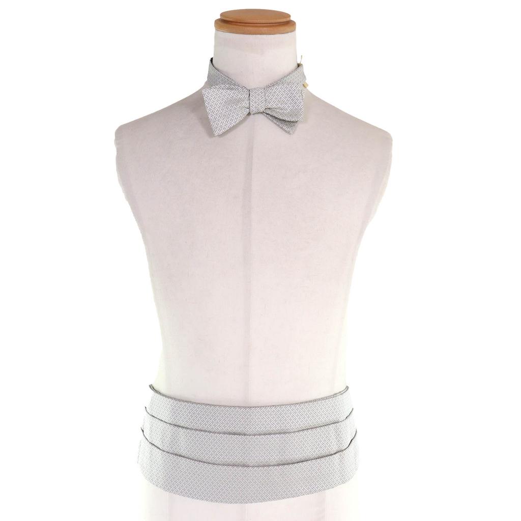 Pristine HERMES H Motif Cummerbund and Butterfly Tie Ensemble Light Gray Silk Used