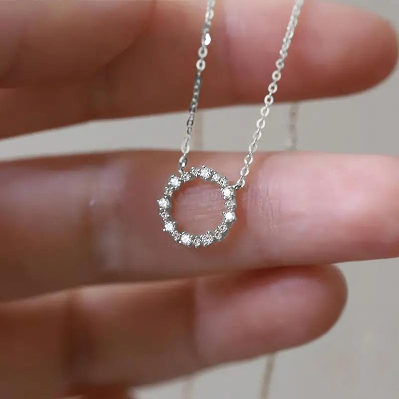 Huitan Shinning Circle Pendant Necklace Lady Engagement Jewelry with Bright Cubic Zirconia Silver Color/Gold Color Accessories