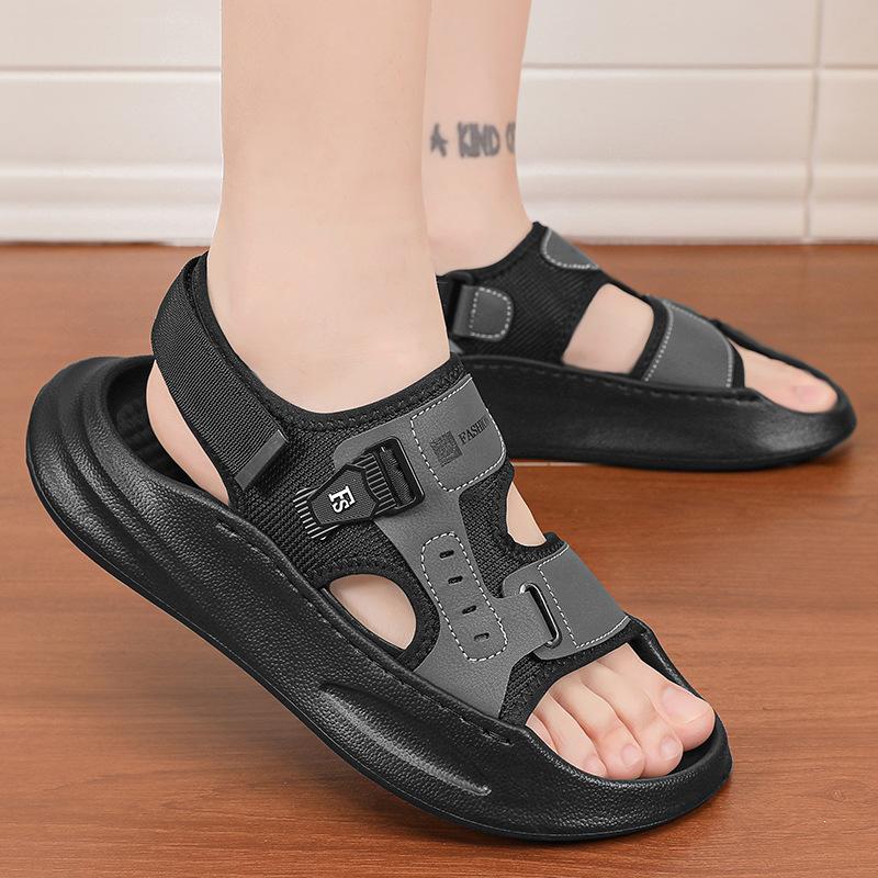Sandals Men's Summer 2025 New Sports and Leisure Driving Two Wear Dad Light Stepping On Shit Feeling Men's Beach Slippers