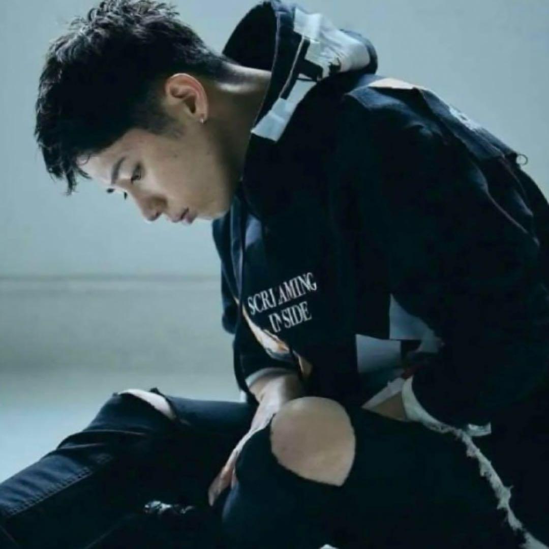 

[USED] UNIF ONE OK ROCK Taka embroidered logo pullover hoodie, size M, black