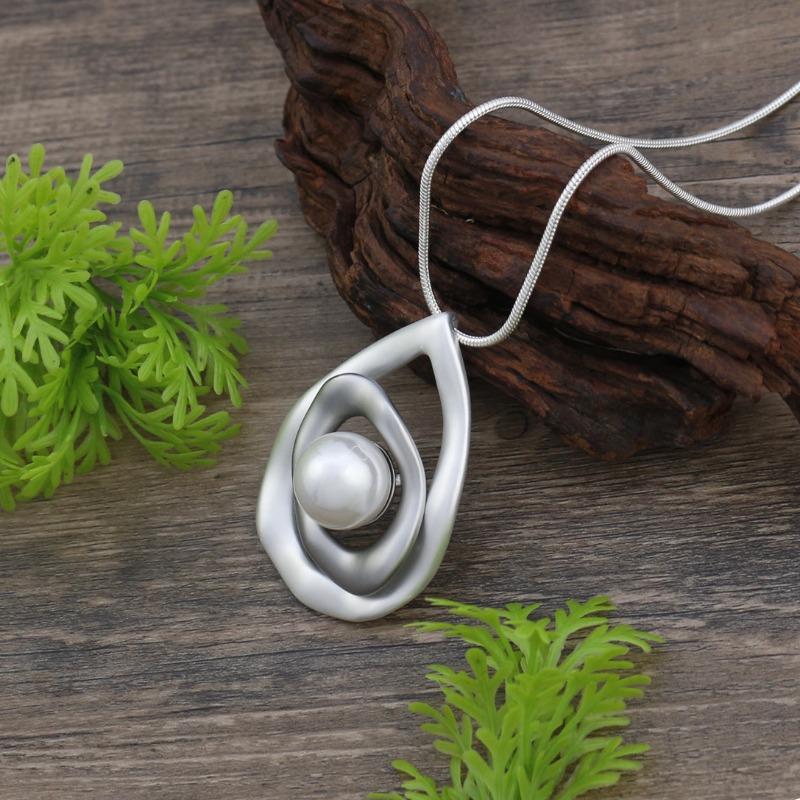 New hollow geometric ring long pendant, women's creative hollow irregular ring long necklace