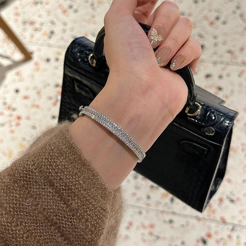 Light Luxury Boundless Ladder Inlay Full Diamond Bangles Silver Starry Sky Bracelet Suitable for Daily Gifts Wedding