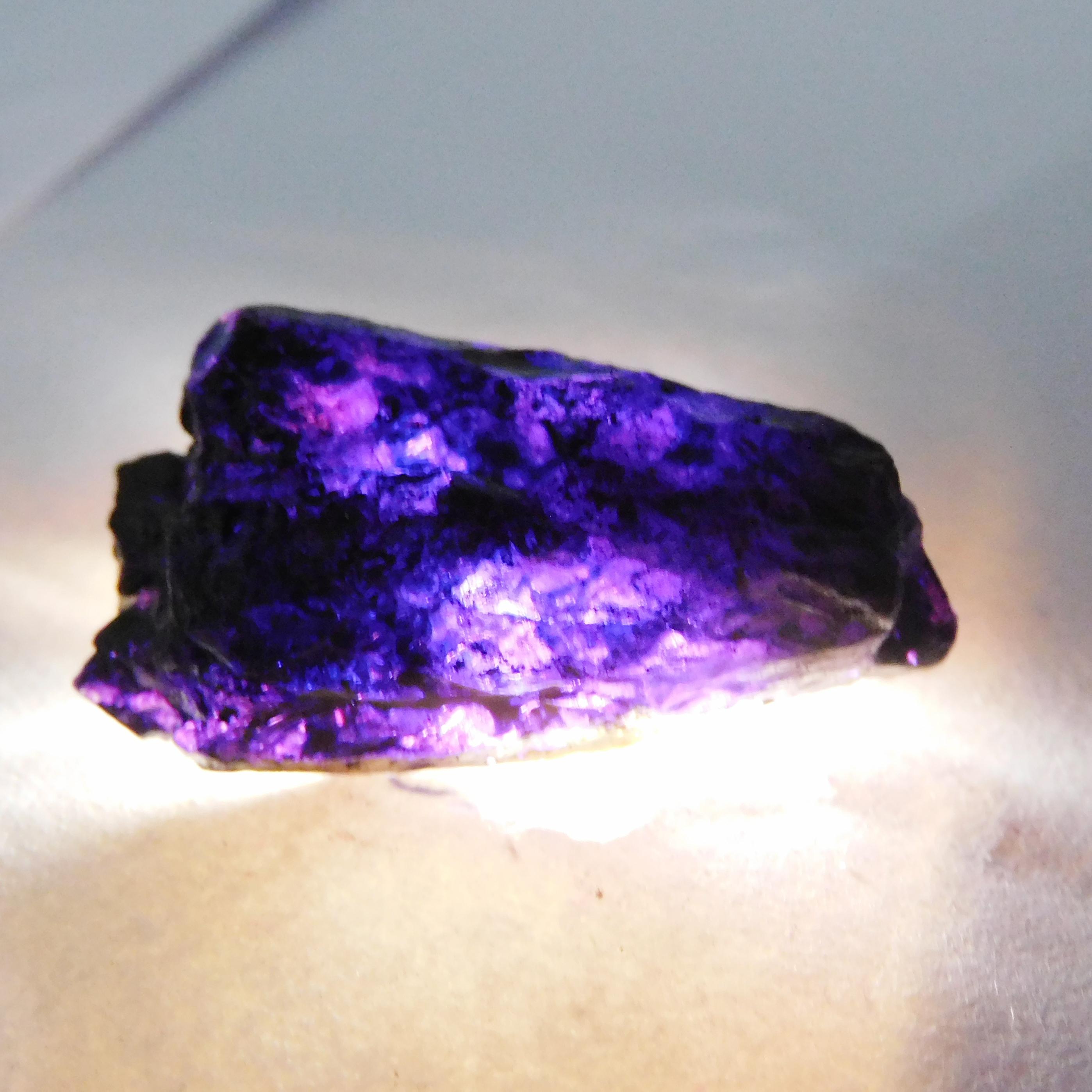 

Perfect Uncut Rough 89 Ct Natural Sapphire Purple CERTIFIED Loose Gemstone 31.5 mm approx фіолетовий