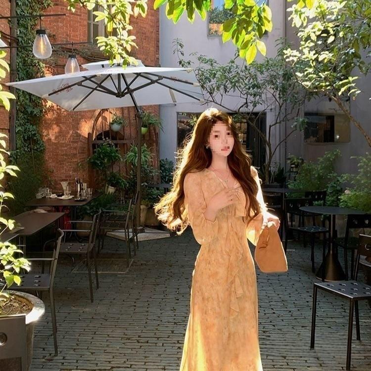 Vintage French Floral Long Sleeve Dress With Ruffle Hem For Spring Fashion