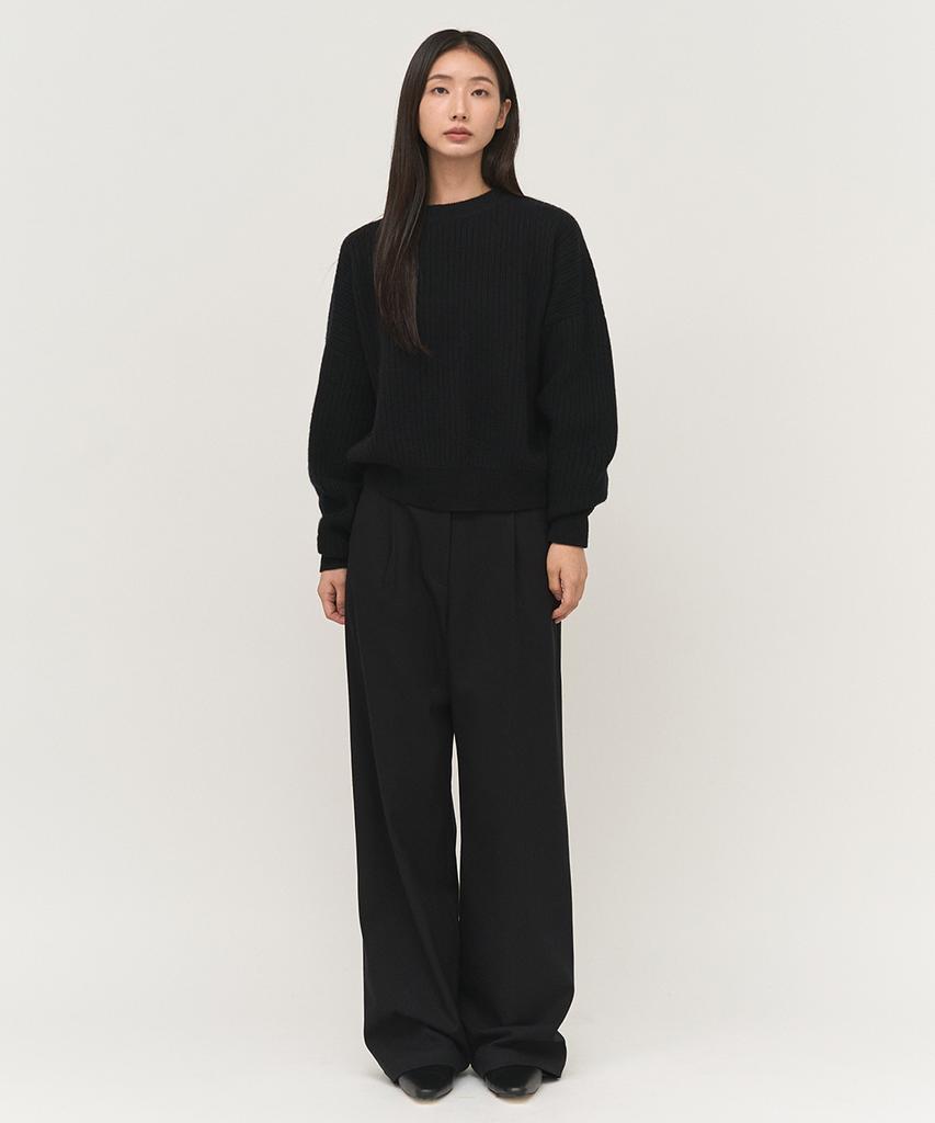 Leopeusaideuhwaiteulabel Classic Crewneck Knit Black