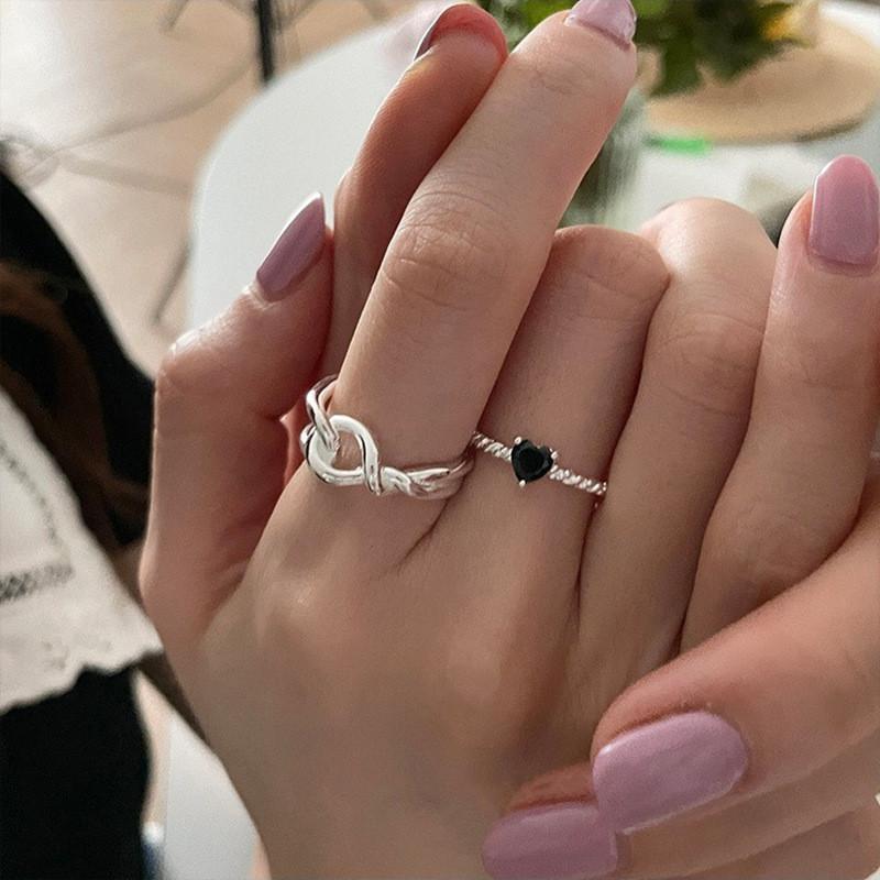Elegant Black Heart Ring For Women Chic Minimalist Twisted Copper Open Finger Jewelry