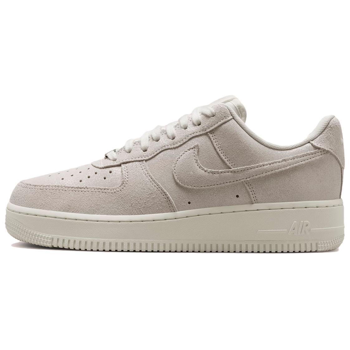 

Nike Air Force 1 07 SE Sail Glittery Suede W - HQ3499-100 EU 41 сірий колір