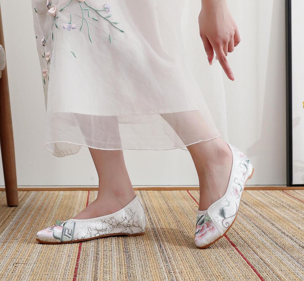 Ruyu 2024 Jaro/Léto Dámské Vyšívané Látkové Boty ve Starém Pekingském Stylu se Špičkou pro Cheongsam