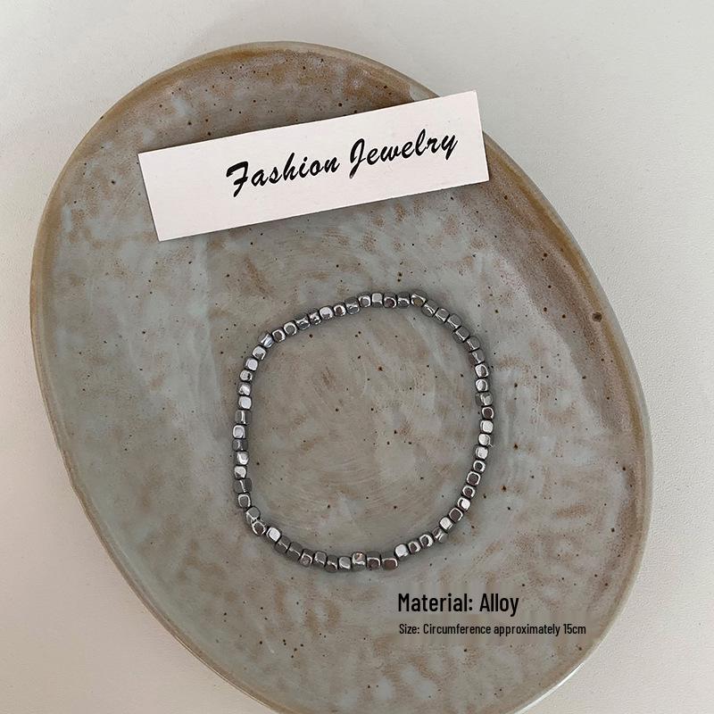 Černý a šedý korálkový náramek: Retro čínský styl pro ženy - Trend jaro/léto 2023