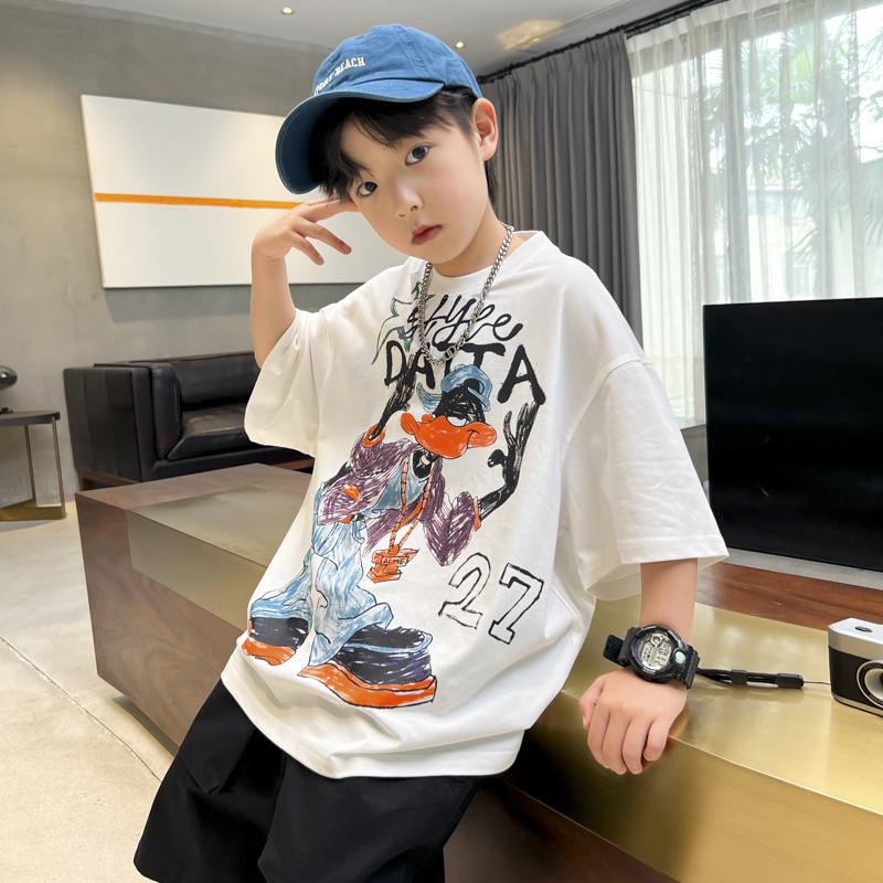 Boys' summer outfit white short sleeved T-shirt 2026 new style children's summer loose fit mid size children's summer top