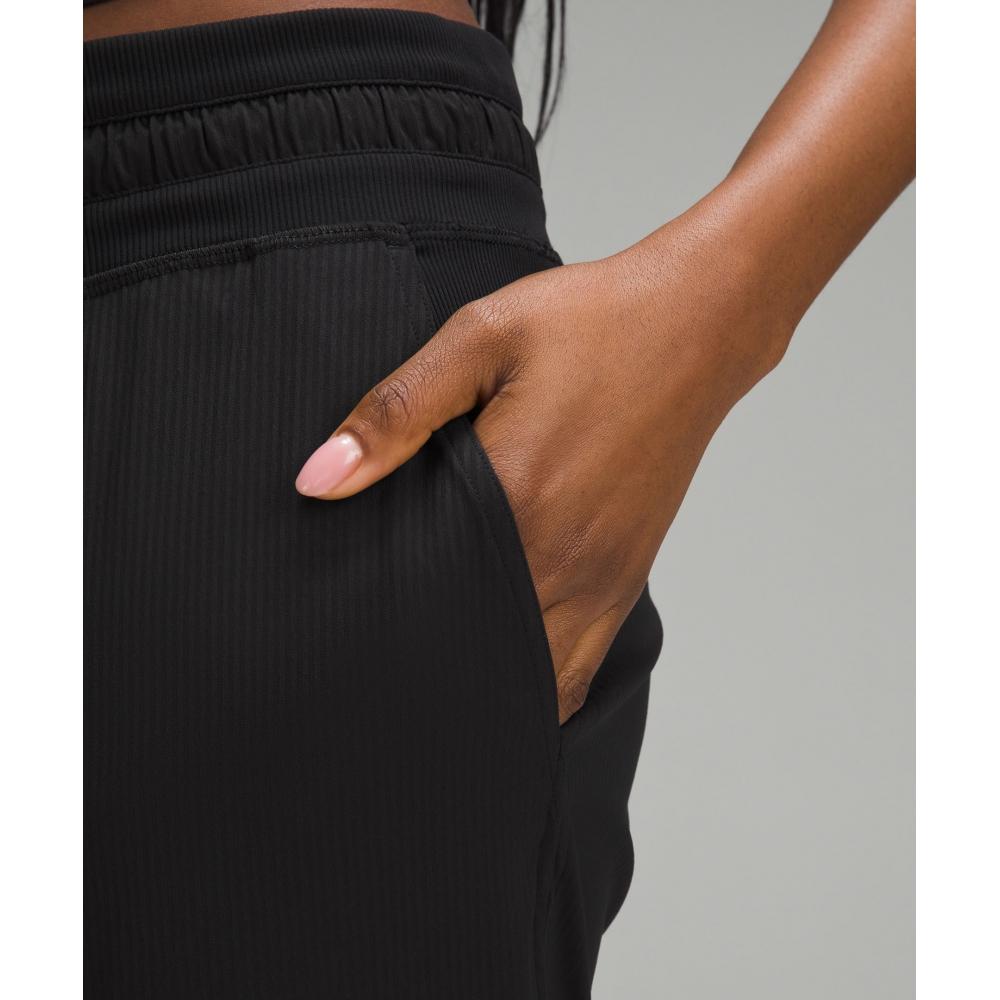 Lululemon Calça Curta Studio de Dança Cintura Média Preta