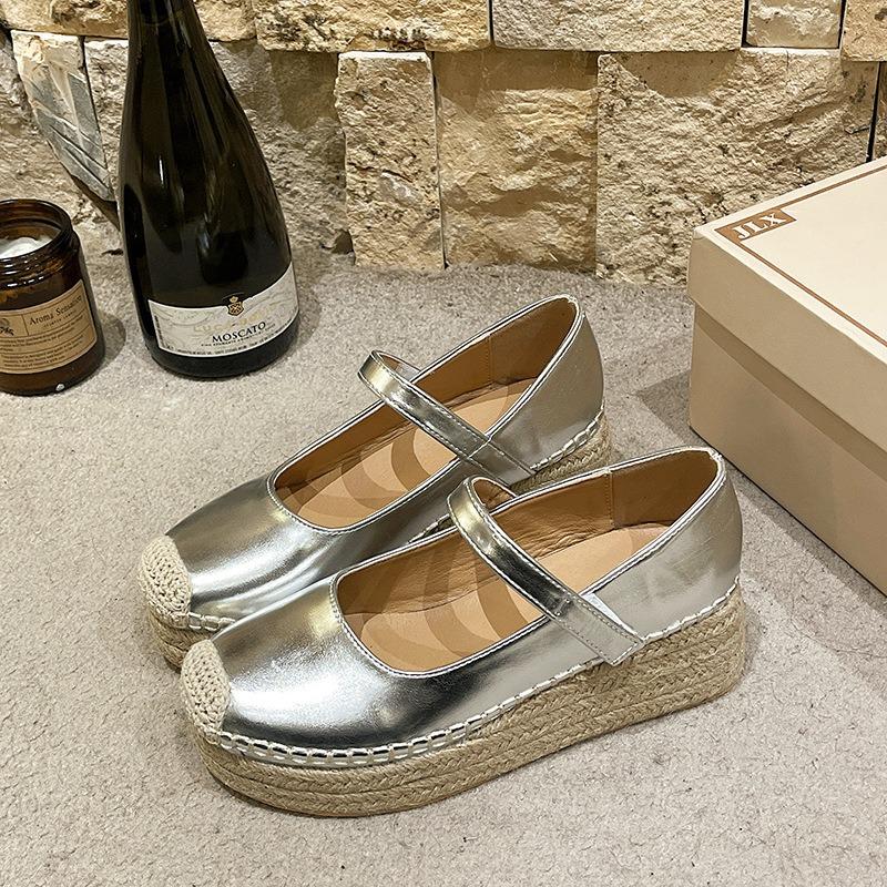 A New Fashionable and Elegant Single-shoe Woman with Thick-soled Mary Jane Shoes