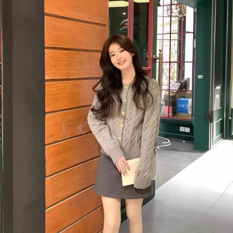 Autumn New Women's Sweater High-end Small Top Retro Coat Knitted Cardigan Women