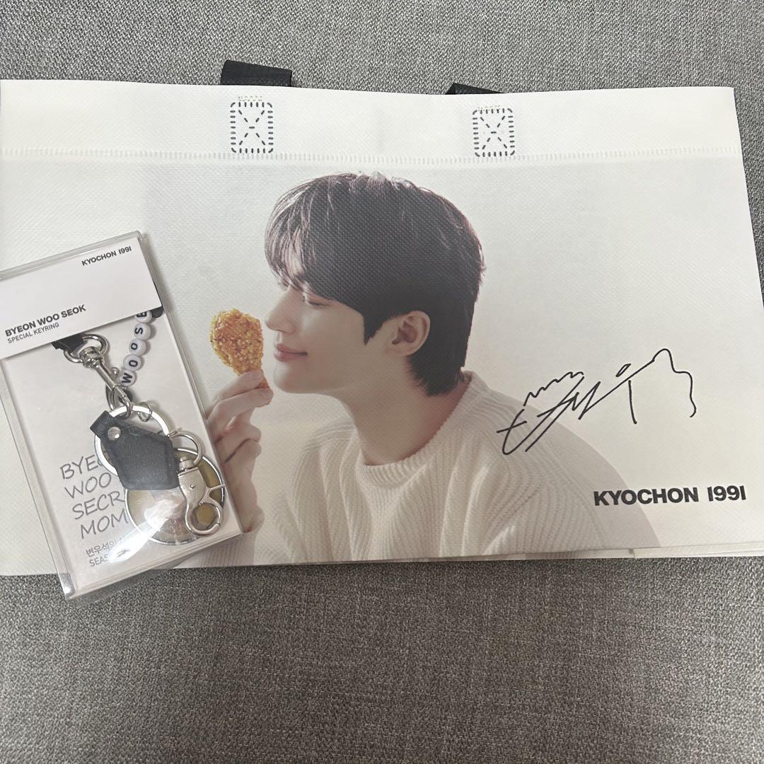 

[Б/У] Набор брелоков для сумок с курицей Byun Woo Seok Kyochon