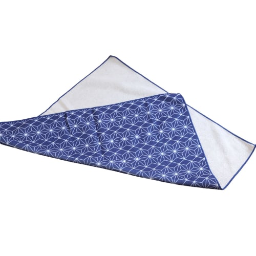 Large, Sticky Furoshiki Wrapping Cloth with a Japanese Pattern, Perfect for Wrapping Bento Lunches (hemp Leaf Pattern, Blue)