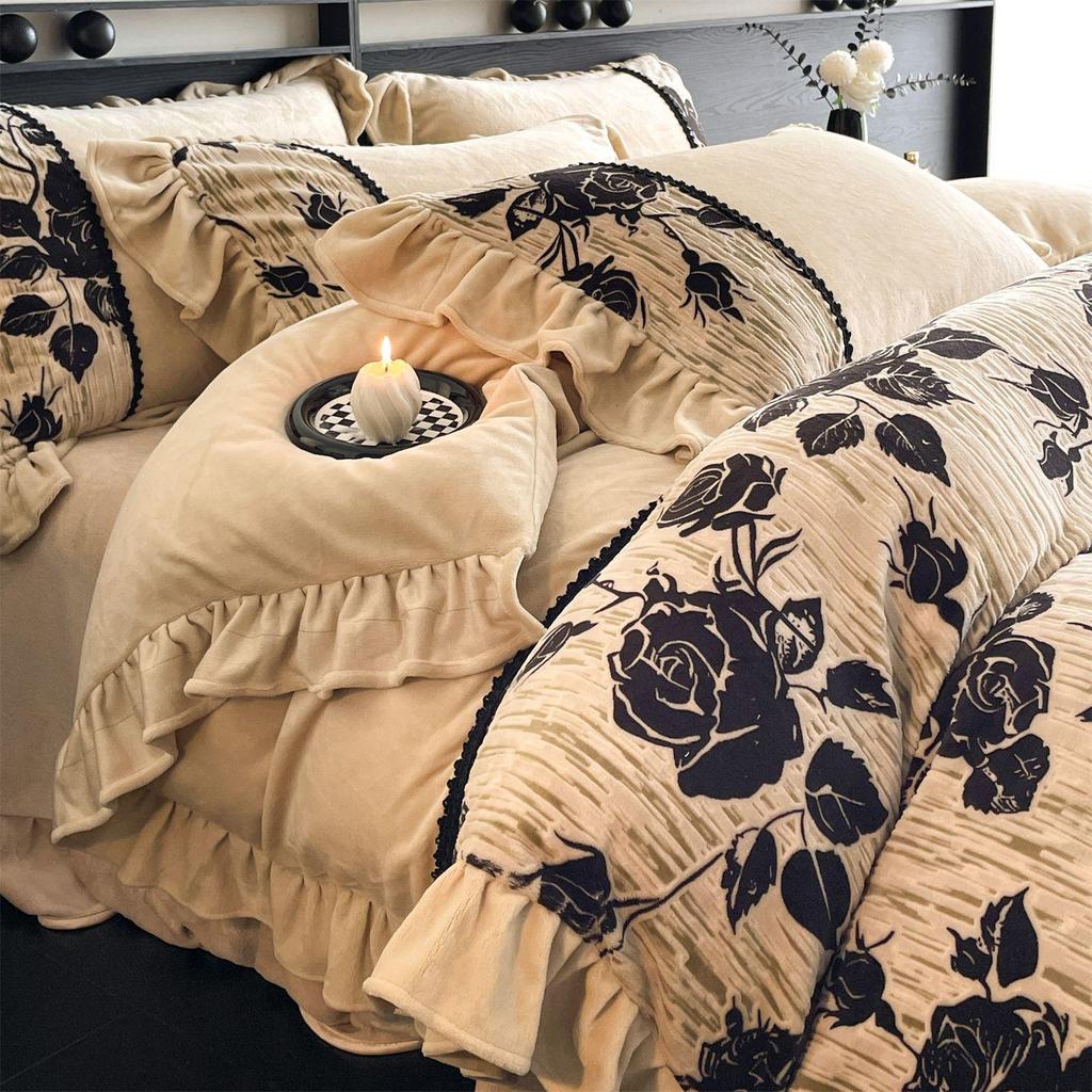 Ultra-Thick Warm Autumn/Winter Velvet Carved 4-Piece Bedding Set - Class A, Anti-Static, Ideal for Mother and Baby.