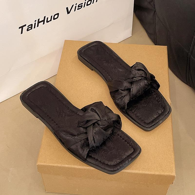 Flat-bottomed one-word slippers women's versatile slippers wear summer new sandals cool slippers