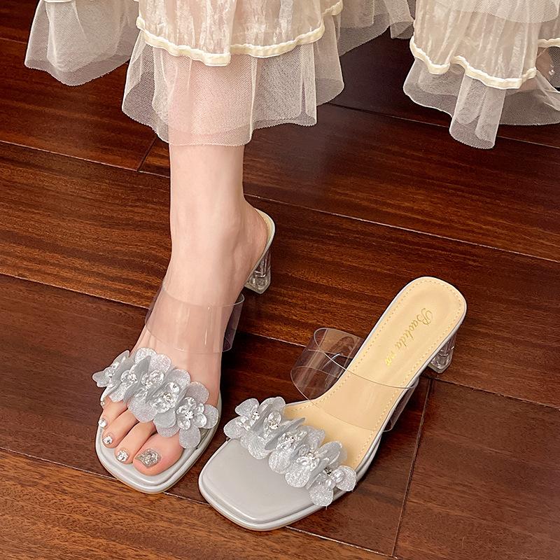 2025 summer new flower slippers women wear crystal thick heel open toe word middle heel fashion sandals