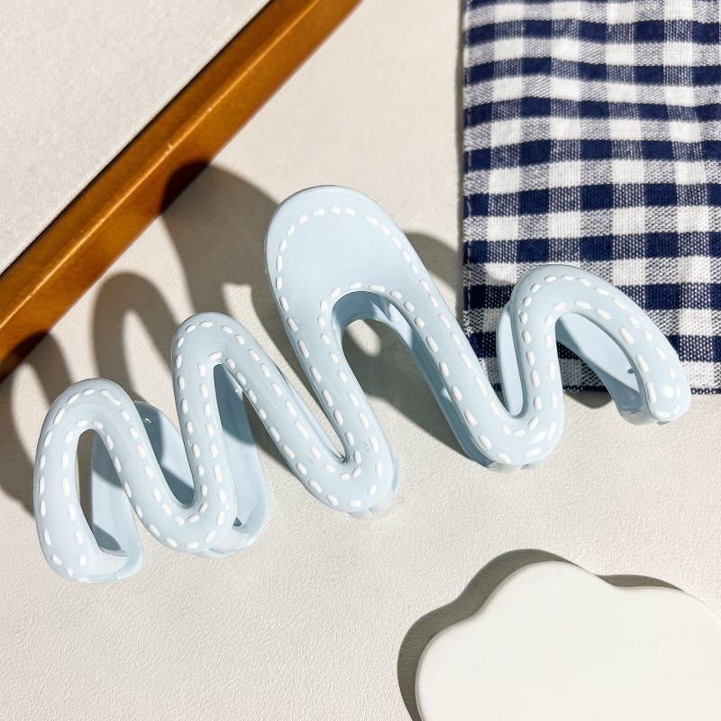 High-end Cream-colored Hair Clips Women's Heart Graffiti Wavy Gripper Elegant Updo Shark Gripper