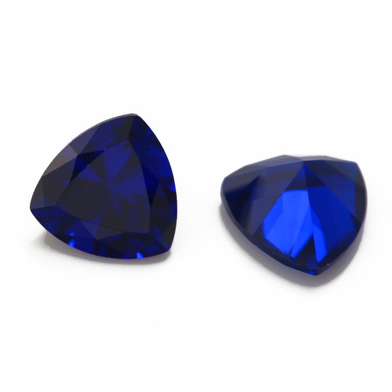 Trójkątne akcesoria z niebieskim spinellem (3x3~10x10mm, Odporny na wysoką temperaturę, Odporny na blaknięcie)