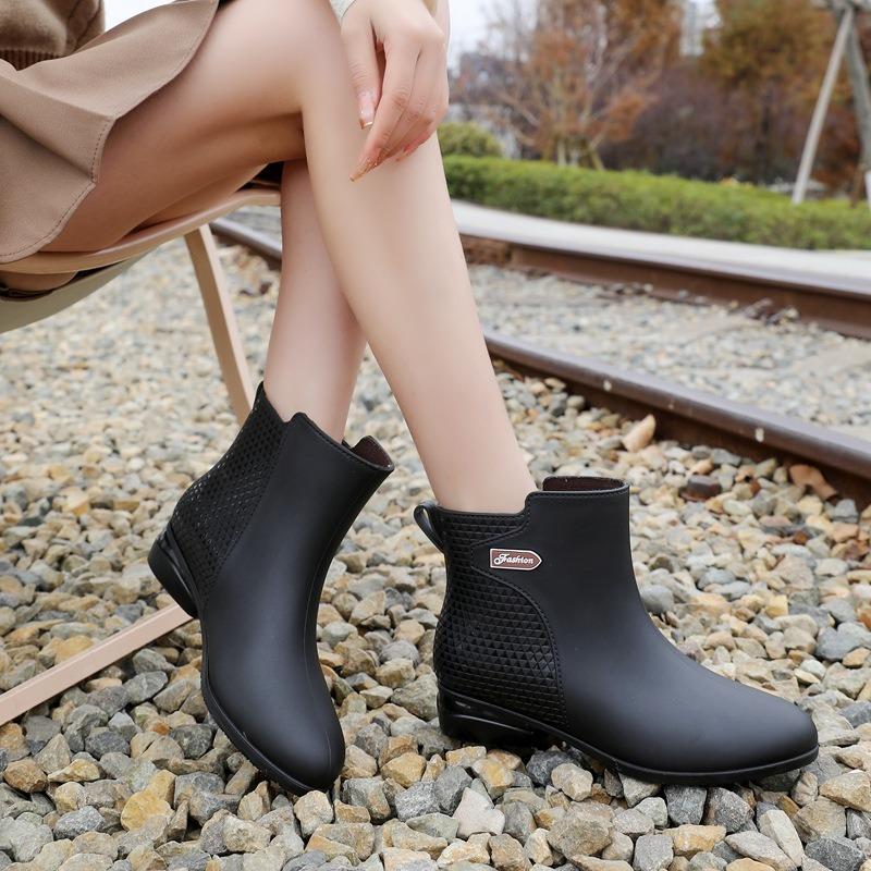 Fashion Rain Shoes Women's New Adult Outer Wear Rain Boots Work Non-slip Kitchen Rubber Shoes Medium Tube Water Shoes